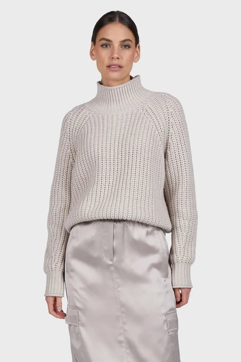 Turtle Neck Sweater In Blush Strick