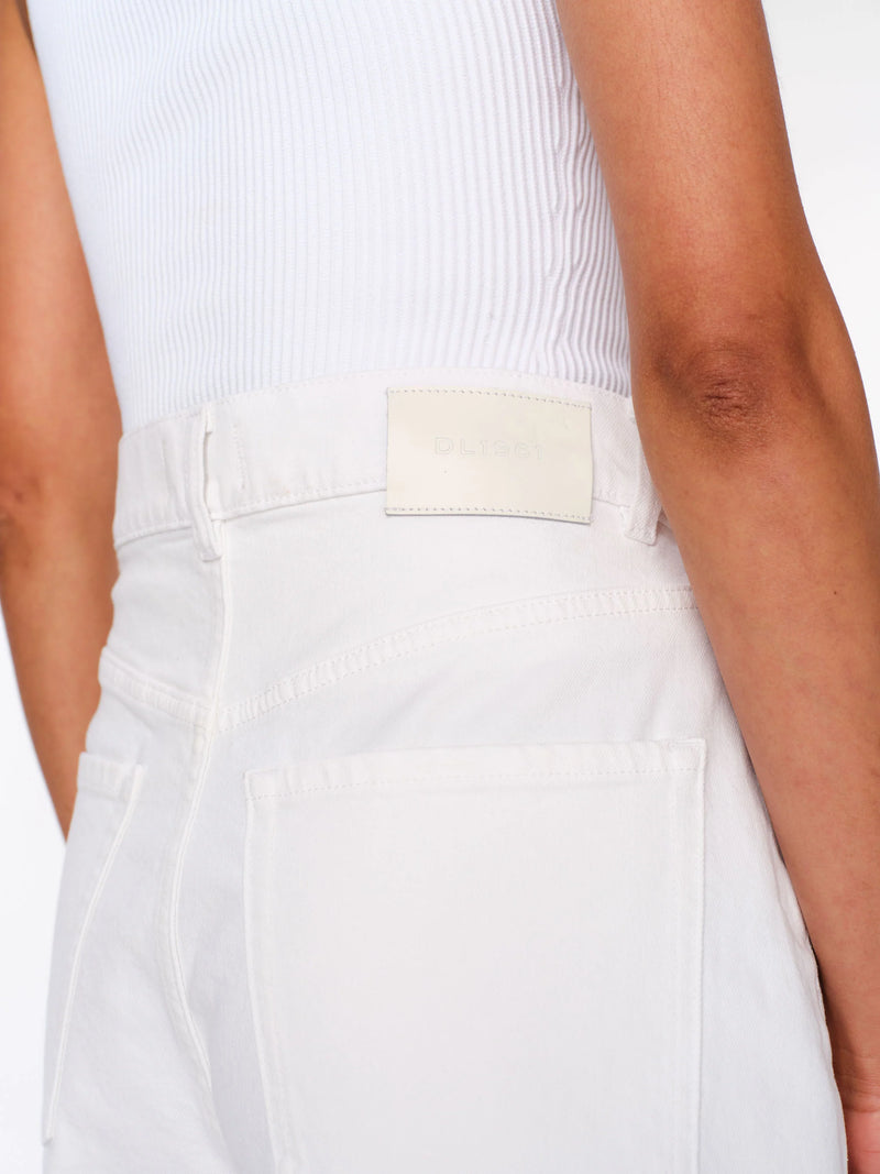 Taylor Short in White-Dl1961-Tocca Finita